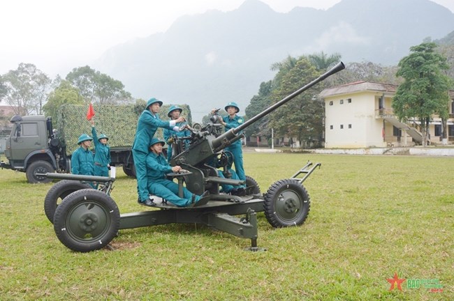 Hậu Giang nâng cao chất lượng huấn luyện Đại đội tự vệ pháo phòng không 37mm-1 (9/12/2024)